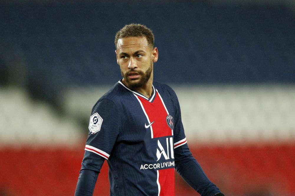 Brasile, scandalo Neymar: party con 500 persone in barba alle restrizioni