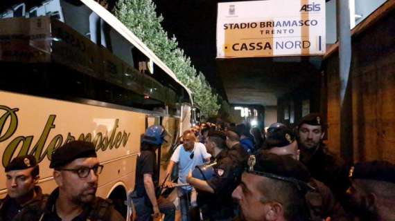 FOTO TN - Il Napoli lascia Trento, sistema di sicurezza incrementato dopo i disordini nel pre