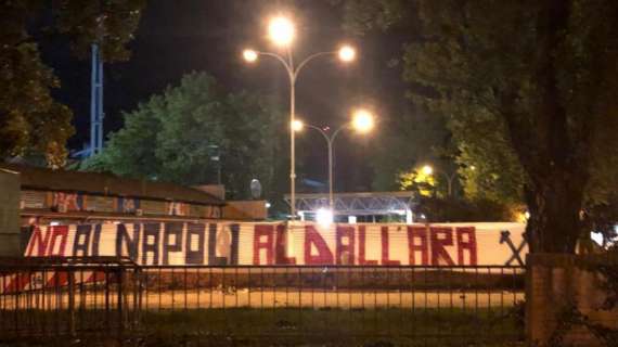 FOTO - Dall'Ara indicato 'provvisoriamente' dal Napoli per la Champions, striscione di protesta degli ultrà del Bologna
