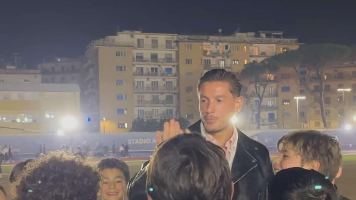 Sorpresa Mazzocchi: visita allo stadio Collana ai bambini dell’Academy Posillipo Calcio