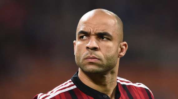 Infortunio per Alex, il difensore del Milan rischia di saltare il Napoli