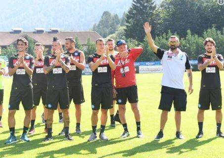 FOTO - Ultimo allenamento a Dimaro, la squadra saluta i tifosi. La SSC Napoli: "Grazie Trentino"