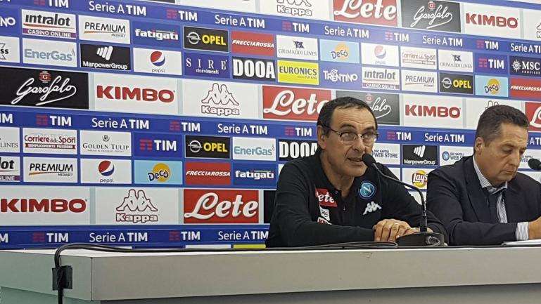 Sarri in conferenza: "Mai perso il sorriso, con i viola sprecate 5 palle gol. Ora diranno che Hamsik è in crescita, ma sono 4 partite che fa bene. Presto tornerà Dries..."
