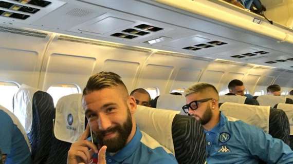 FOTO - Ecco il gruppo azzurro sull'aereo verso Bergamo: Tonelli sempre più sorridente