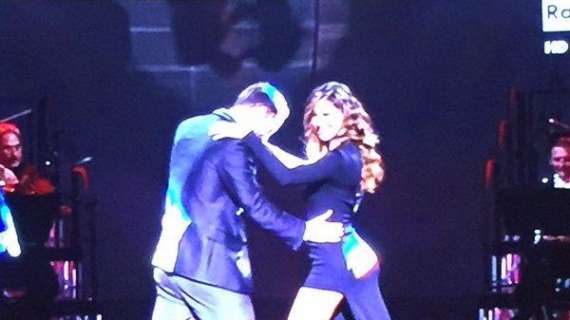 FOTO - Higuain ospite di Bocelli: "Contro la Juve mi hai conquistato!". Poi il ballo con Belen Rodriguez...