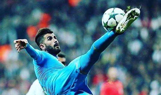 FOTO - Hysaj mostra la sua rovesciata sui social: "Forza e coraggio, non molliamo!"