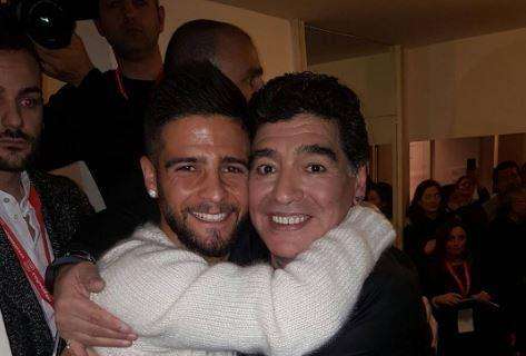 FOTO - Insigne e Maradona in un forte abbraccio, il talento napoletano ha incontrato il Pibe de oro