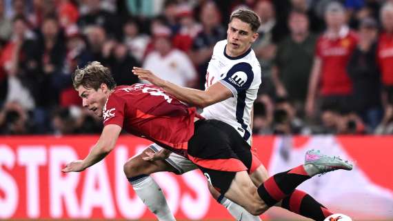 Hojlund non convocato, Mainoo titolare: le formazioni di Grimsby-Man United