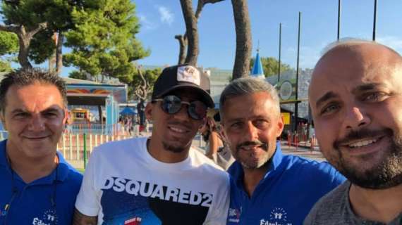 FOTO - Giornata relax per Allan: il brasiliano in giro ad Edenlandia