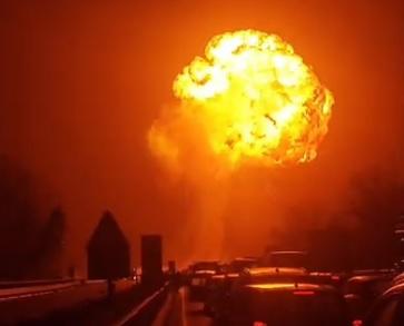 Esplosione nel casertano! Autocisterna prende fuoco sull'autostrada