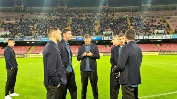 FOTO - L'Empoli è arrivato allo stadio, i giocatori visionano il prato del San Paolo