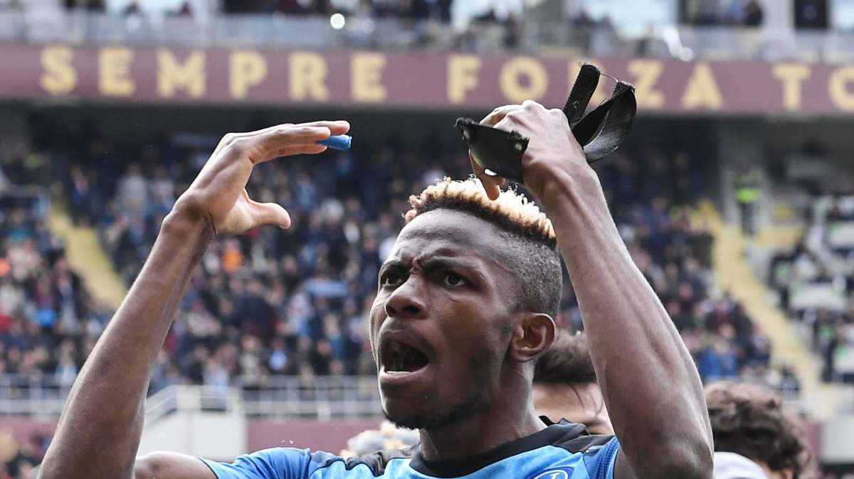 Da Londra svelano la mossa Chelsea per Osimhen: useranno l'idolo Drogba per convincerlo