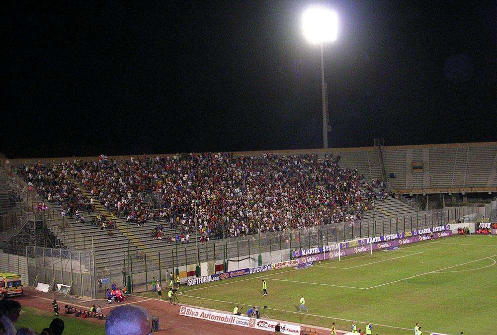 Tensione in tribuna stampa, la polizia guarda