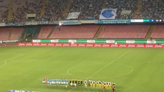 45 minuti per cancellare lo scetticismo: Napoli dominante, al riposo sul 2-0 con gli applausi del San Paolo