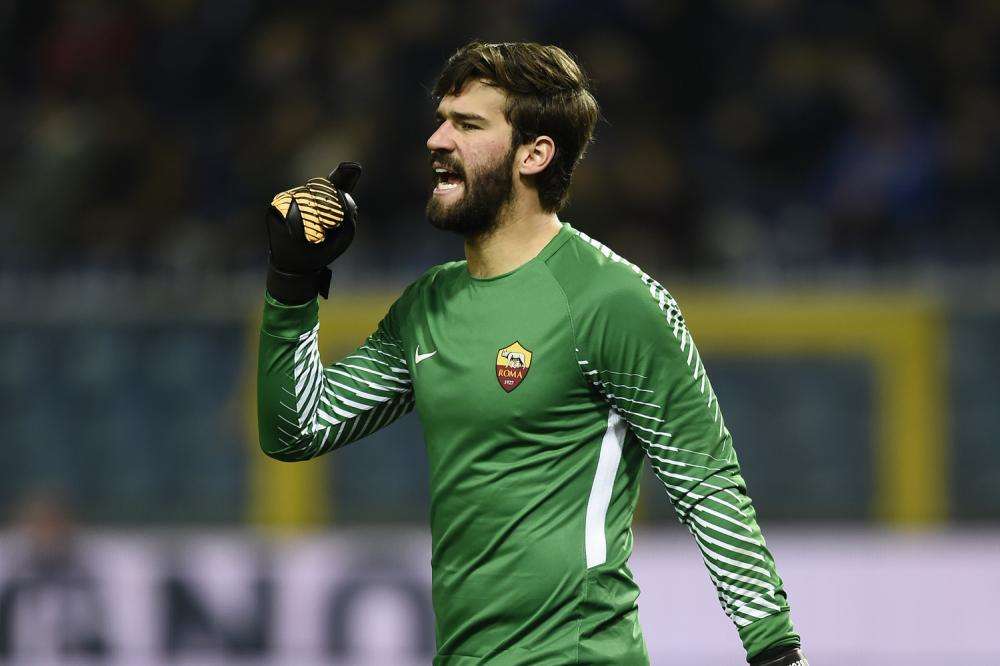Da Roma increduli: "Senza Alisson giallorossi a -30 dal Napoli. Molti non vedono l'ora di andar via..."