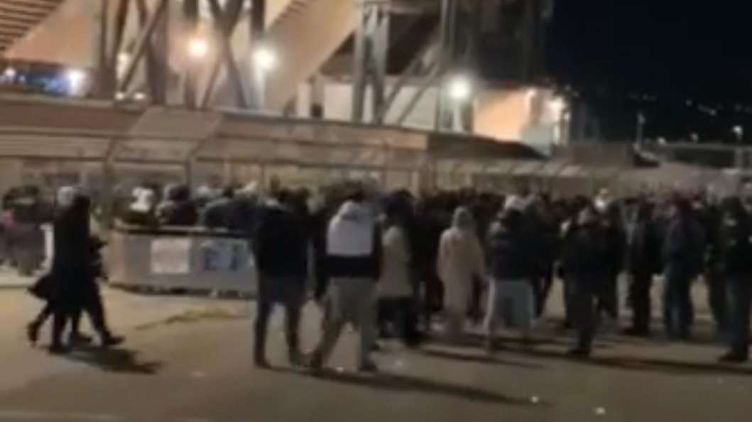 VIDEO - Napoli-Cagliari, file chilometriche: tanti tifosi in attesa di entrare al Maradona 