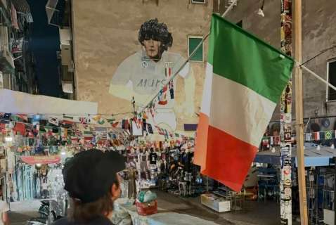 Murales Maradona, Conte pubblica le immagini della visita segreta