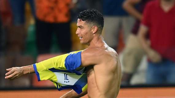 FOTO - Man United, Ronaldo con la maglia dei Red Devils: per ora la 7 è ancora di Cavani
