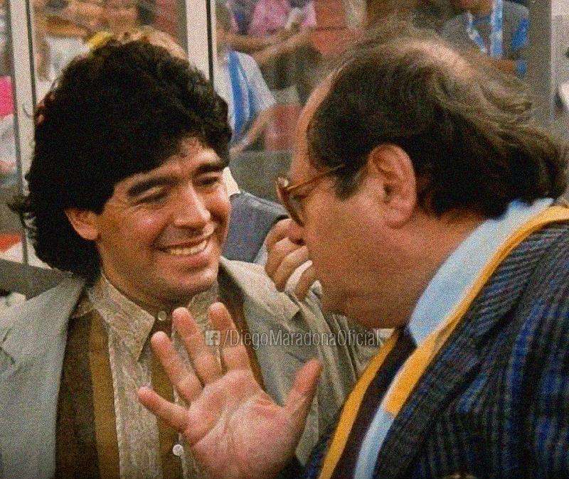 FOTO - L'addio a Necco di Maradona: "Ti saluto come facevi tu, con la mano"
