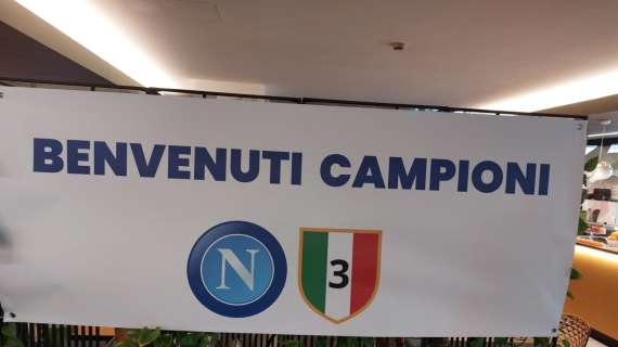 FOTO – “Benvenuti campioni”, grande attesa nel ritiro di Monza per l’arrivo del Napoli