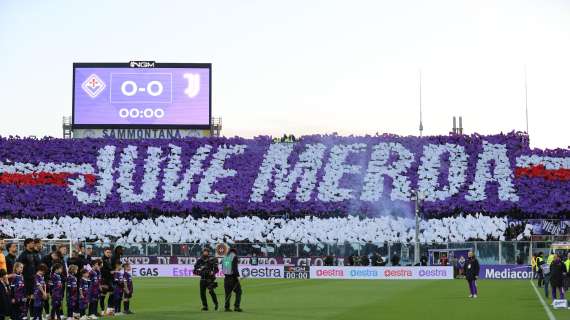 Coreografia "Juve M***a" della Curva Fiesole durante Fiorentina-Juventus