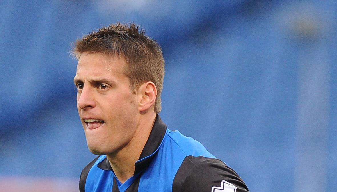 Denis non dimentica Napoli, fascia di capitano particolare per il Tanque