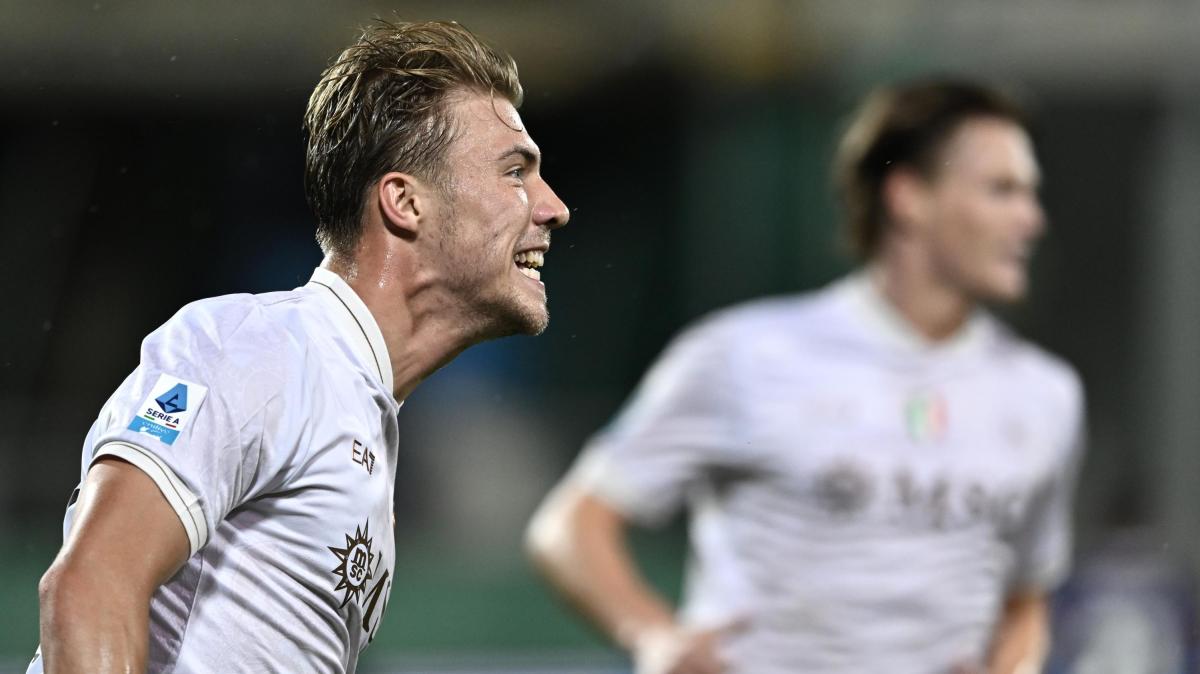 “Complimenti amico”, Hojlund si congratula con McTominay dopo Scozia-Danimarca