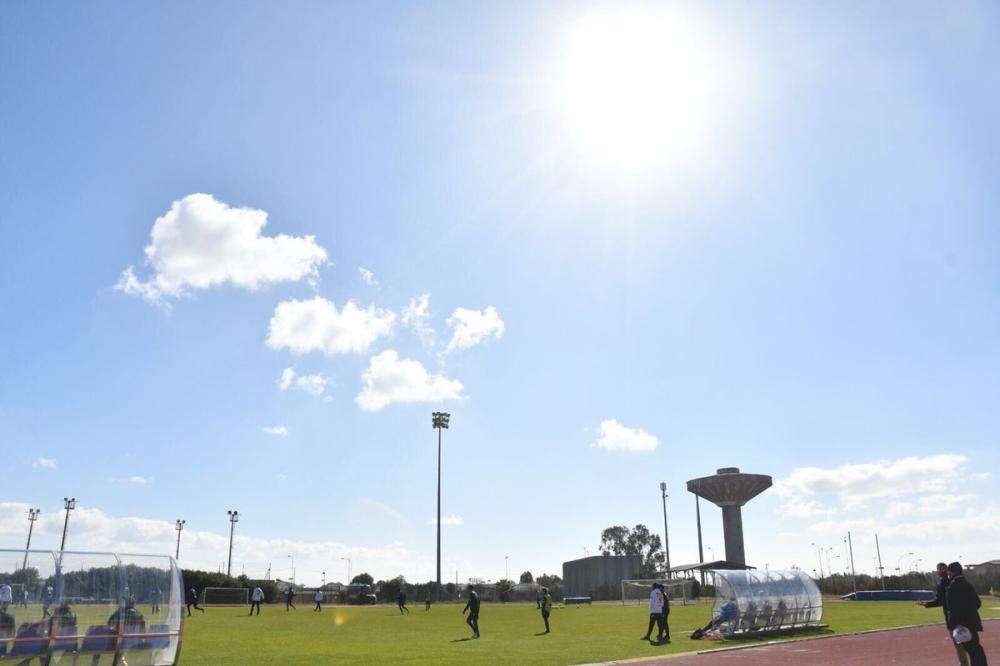 FOTO - SSC Napoli da Cagliari mostra uno splendido sole con l'Italia al gelo