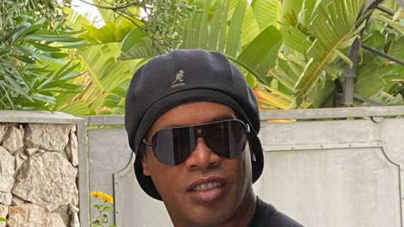 Ronaldinho: "Ora gioco con i pensionati. Una panchina? Non mi vedo come allenatore"