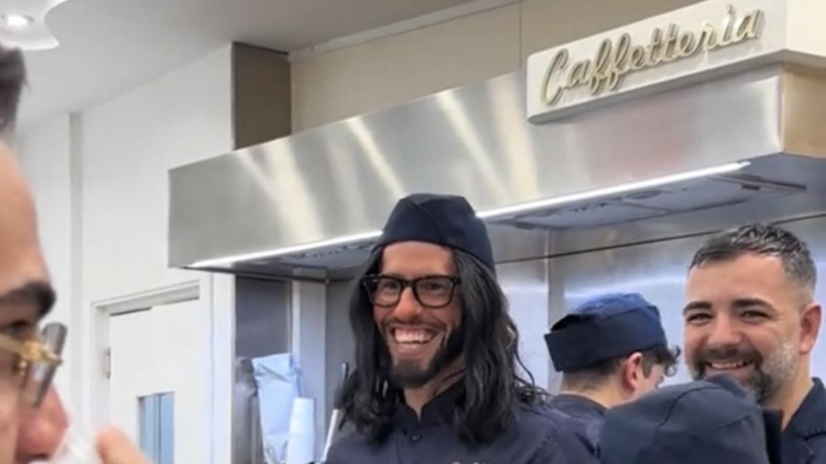 Un barista speciale! Hamsik con la parrucca: l’esilarante siparietto con i tifosi 