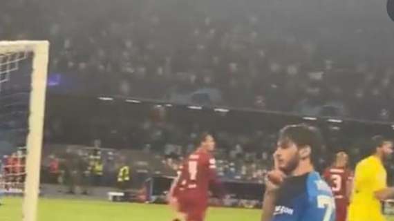 FOTO - Kvaratskhelia chi zittiva sul gol di Simeone? Il gesto che pochi hanno notato