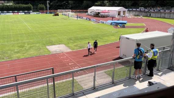 VIDEO - Lungo colloquio tra Di Lorenzo e il team manager Santoro a fine allenamento