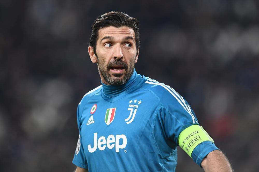 Buffon a Tiki Taka: "Il Napoli non regala nulla, per lo Scudetto serve qualcosa di straordinario! Peccato per gli azzurri in EL, su Insigne..."