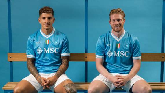 Nuova maglia home: omaggio alla tradizione azzurra, torna il colletto a V con bordo bianco