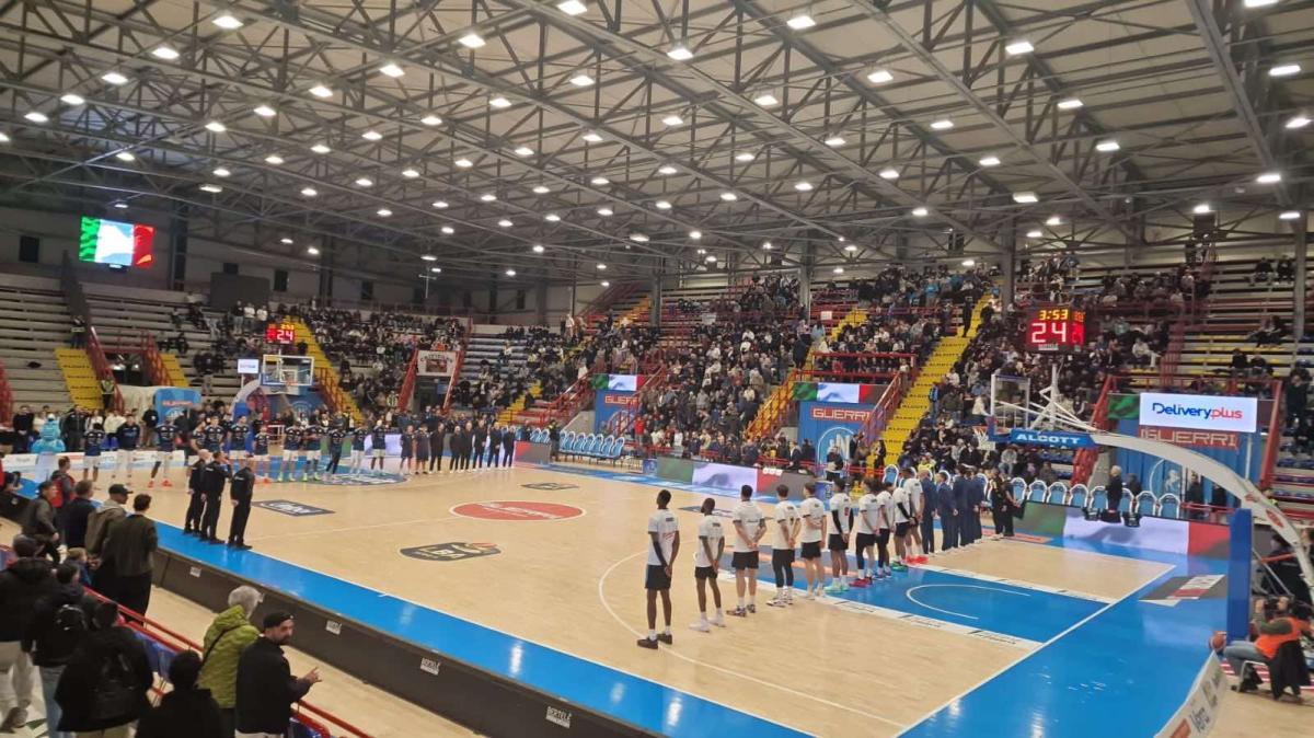 Guerri Napoli Basket, 102 e lode! Asfaltata Cremona nel segno di un super Flagg