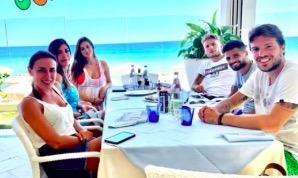 FOTO - Relax in Sardegna per Insigne e la compagna: vacanza con Verdi e Immobile 