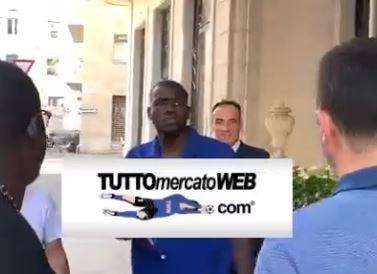 VIDEO TN - Koulibaly in viaggio per Londra: le immagini della sua partenza