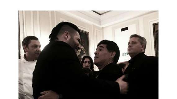 FOTO - Genny Savastano posa con Maradona: "Diego è meglio 'e Pelè!"