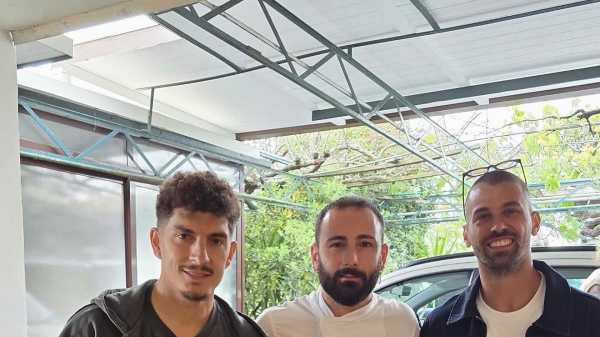 Pranzo in un ristorante a Napoli per quattro azzurri: anche Di Lorenzo presente