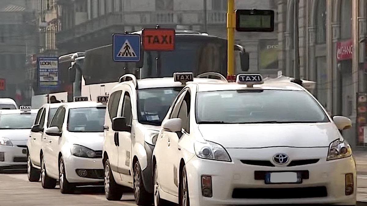 Sciopero taxi, traffico in tilt in città: le ragioni della protesta