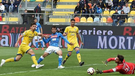 Napoli ordinato e vincente. Amin Younes può essere il futuro, Mertens timbra ancora il cartellino, salgono a 24 i legni stagionali