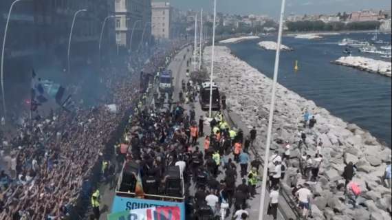 "Vesuvio erutta!", le incredibili immagini della parata scudetto