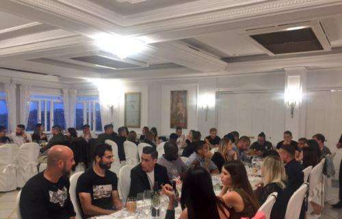 FOTO - Cominciata la cena a Villa d'Angelo: tutti gli azzurri a tavola 