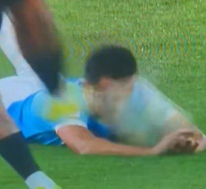 Pedro colpito da forte pallonata: virale il gesto di Luis Henrique 