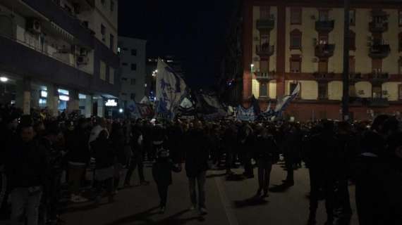 FOTO&VIDEO TN - Le Curve restano all'esterno del San Paolo: in migliaia ad attendere il Napoli