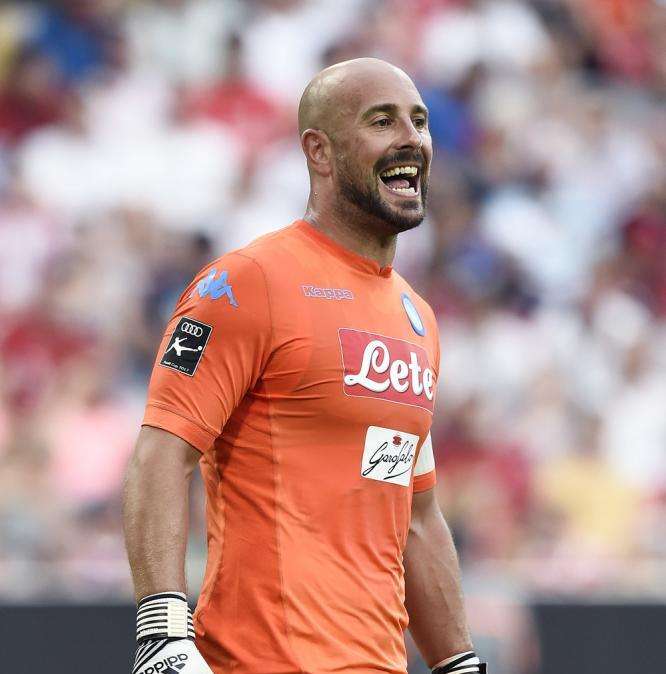 AS conferma: “Reina pronto a dire sì al Milan, ricchissima proposta dei rossoneri”
