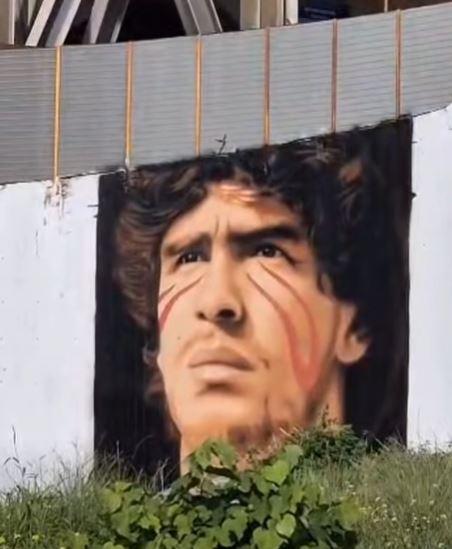 Murale Jorit al Maradona: svelati altri due giocatori raffigurati