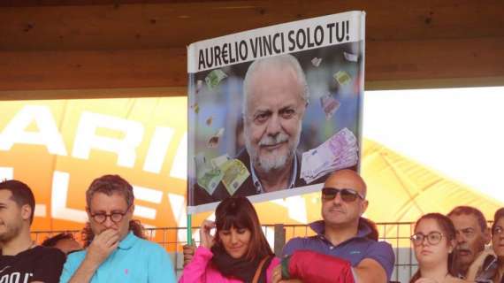 FOTO - "Aurelio, vinci solo tu", striscione contro ADL a Dimaro: attimi di tensione, ma situazione subito rientrata