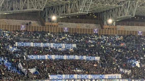 FOTO - Curva B omaggia Juliano con uno striscione: "Totonno, eterno capitano!"