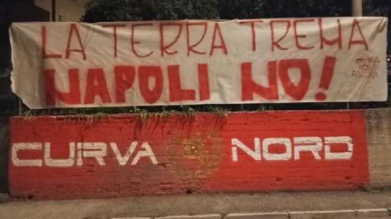 Terremoto Campi Flegrei: lo striscione degli Ultras dell’Ancona “La terra trema, Napoli no!”